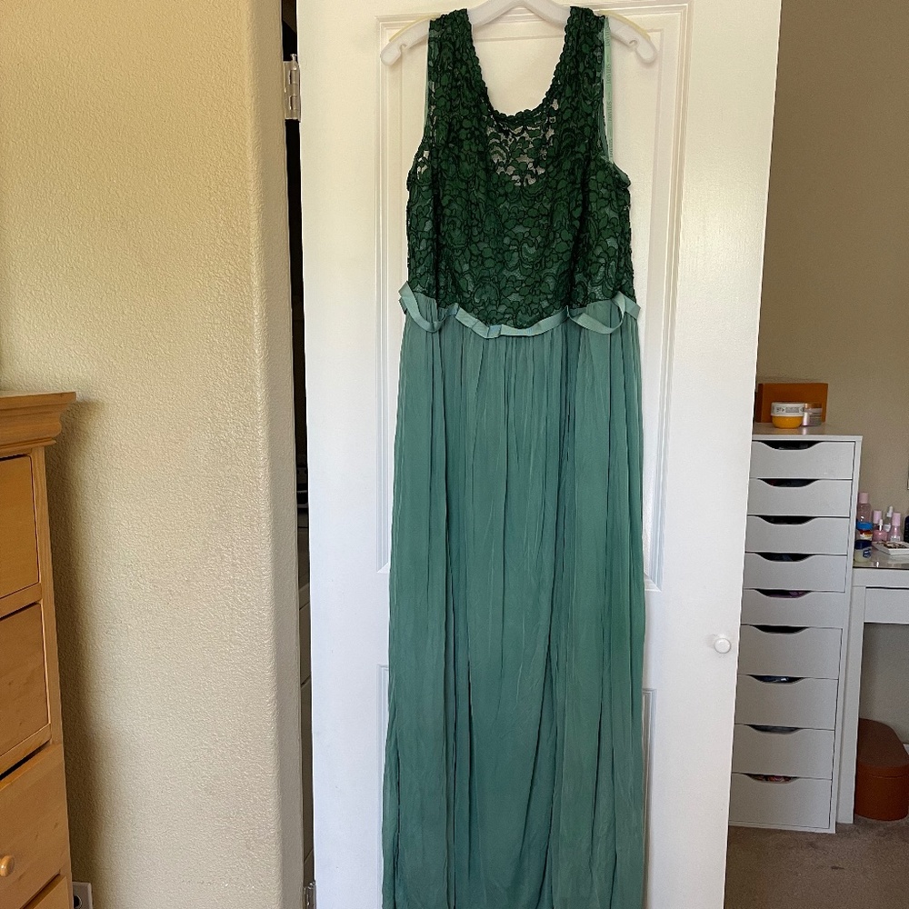 David’s Bridal F19328 Sz 24 Emerald